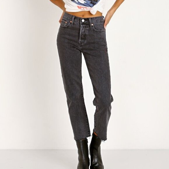 LEVI'S (24) Wedgie Straight Leg Jean That Girl Well Worn Black Raw Hem Size 24 - Picture 2 of 13